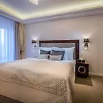 Royal Palace 5*