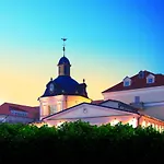 Royal Palace Hotel