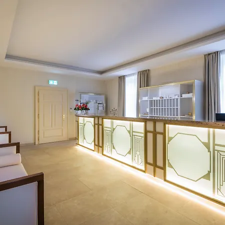 Royal Palace 5*