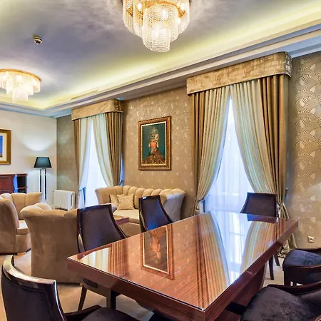 Royal Palace Hotel