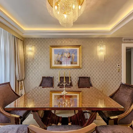 Royal Palace Hotel