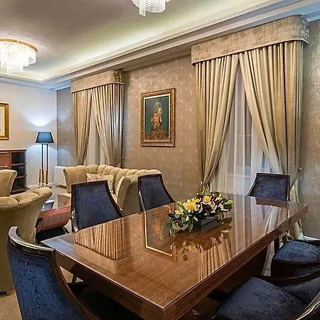 Royal Palace Hotel