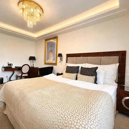 Royal Palace 5*